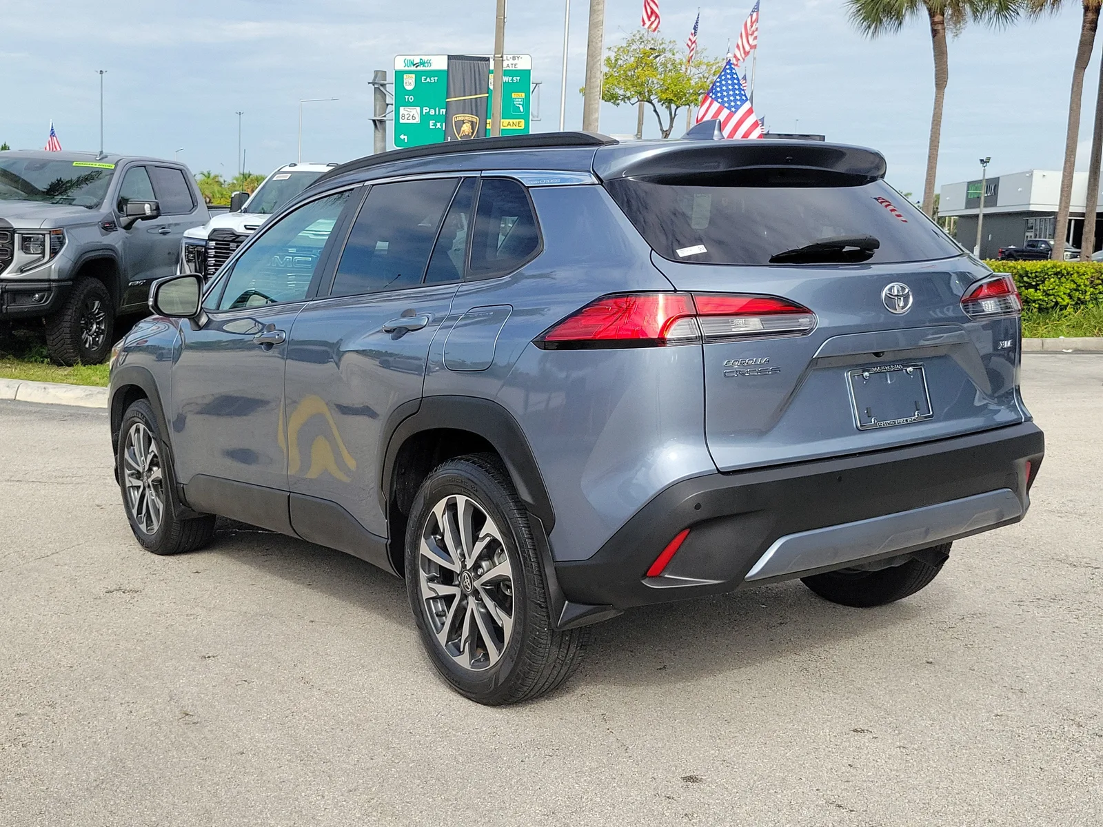 2023 Toyota Corolla Cross XLE photo 7