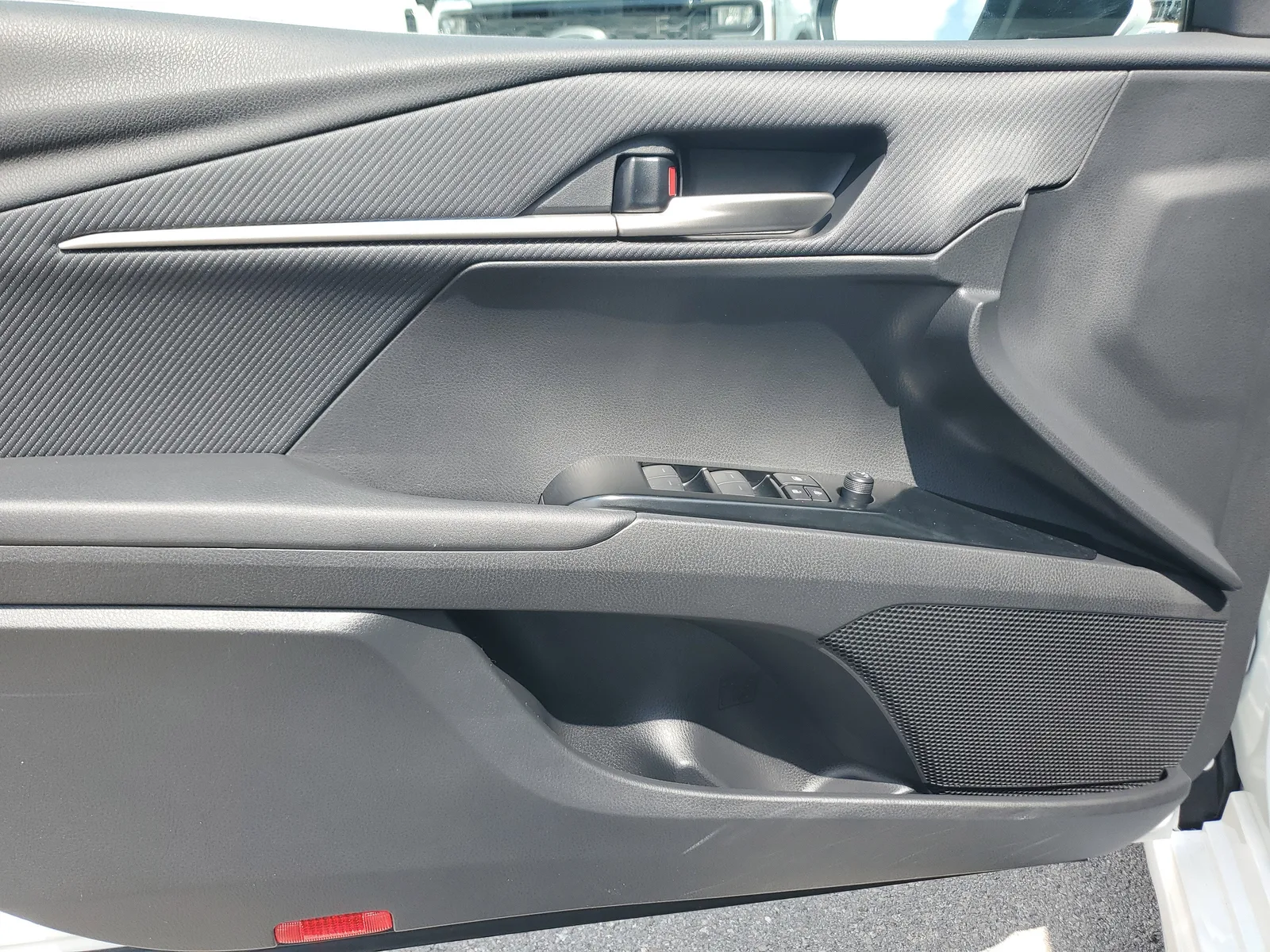 2025 Toyota Camry SE photo 23