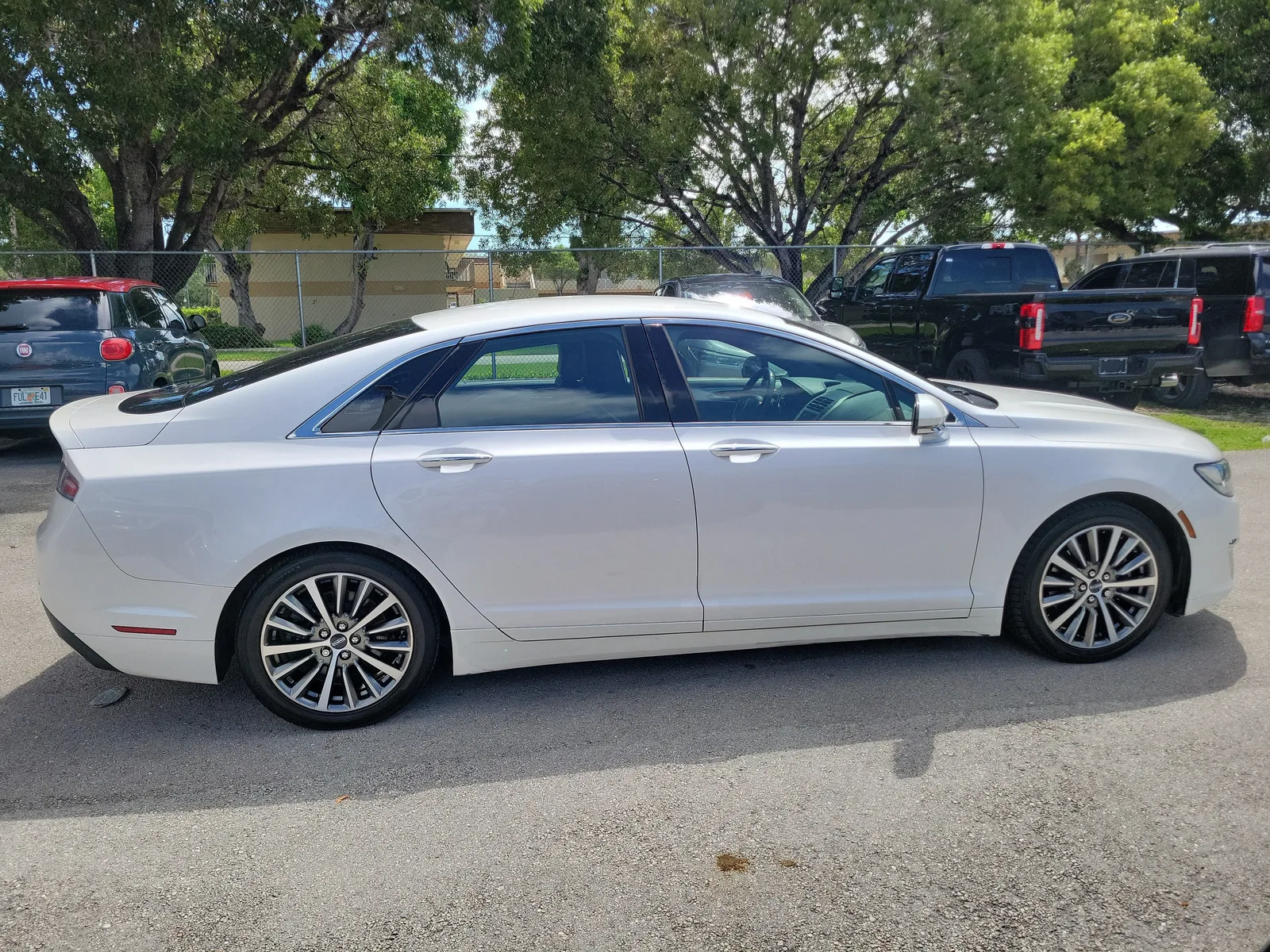 2020 Lincoln MKZ Standard photo 4