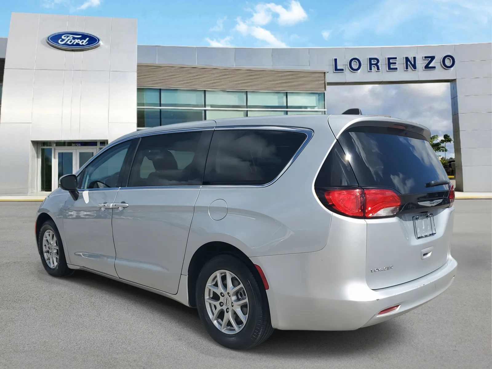 2023 Chrysler Voyager LX photo 7