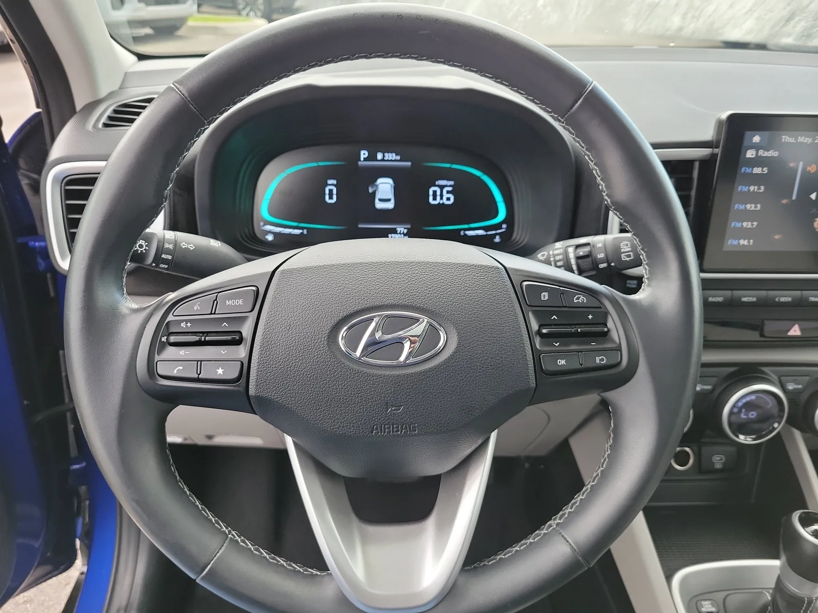 2025 Hyundai Venue SEL photo 20