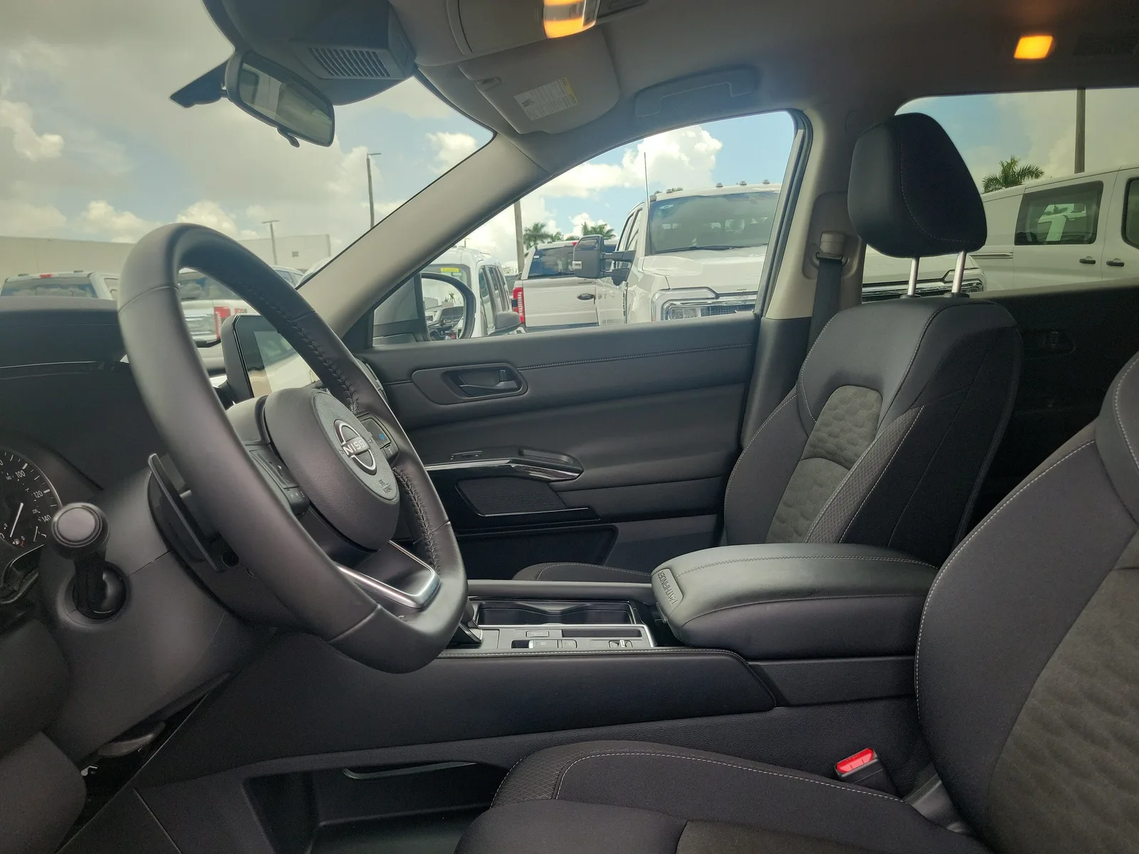 2025 Nissan Pathfinder SV photo 19