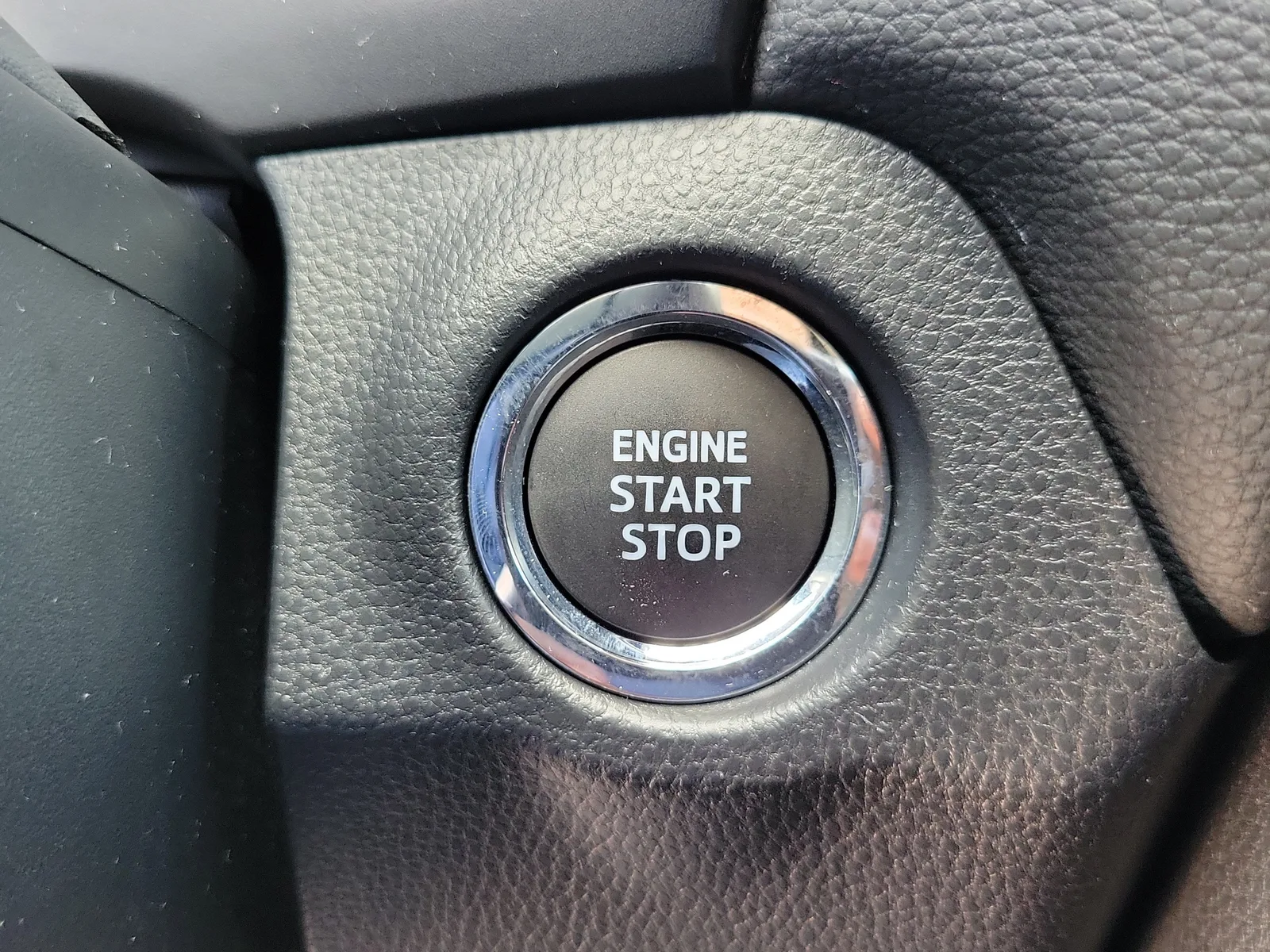 2023 Toyota RAV4 XLE photo 32