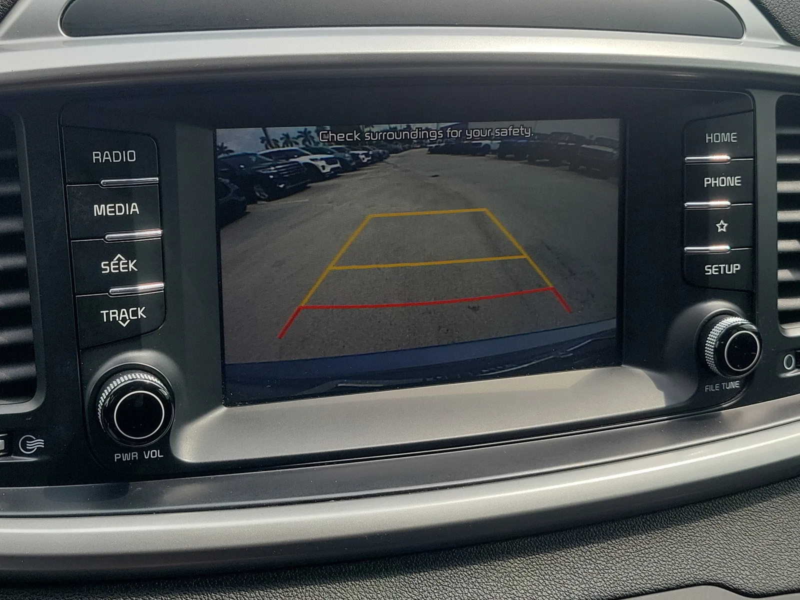 2020 Kia Sorento LX photo 10