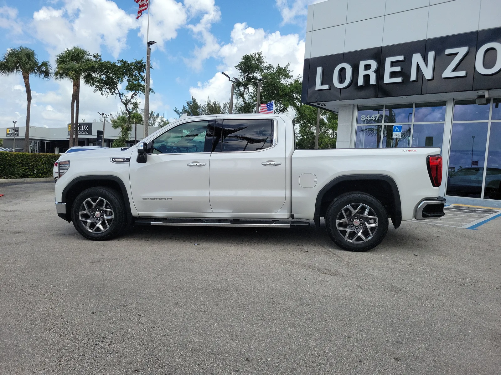 2023 GMC Sierra 1500 SLT photo 8