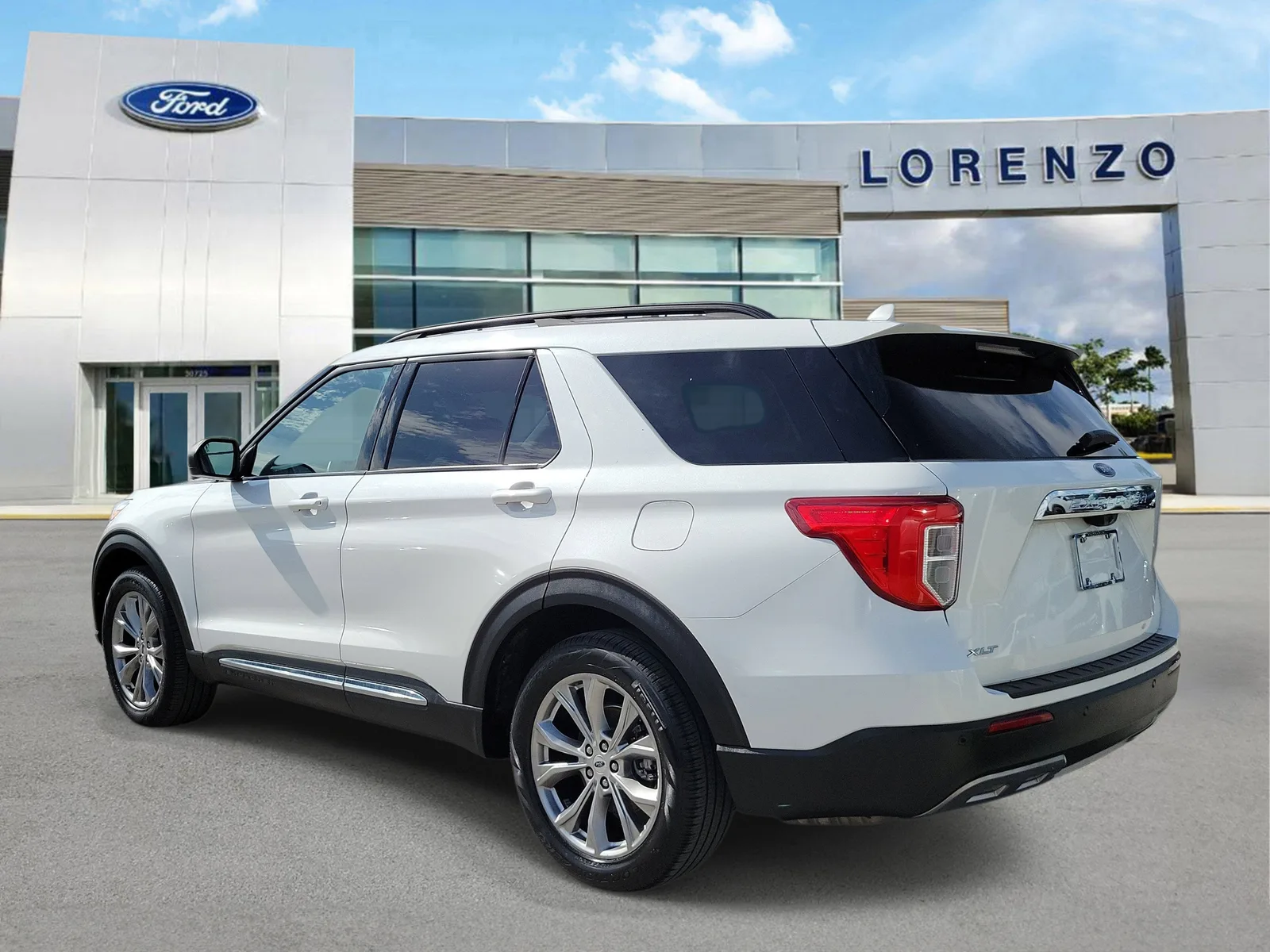 2023 Ford Explorer XLT photo 7