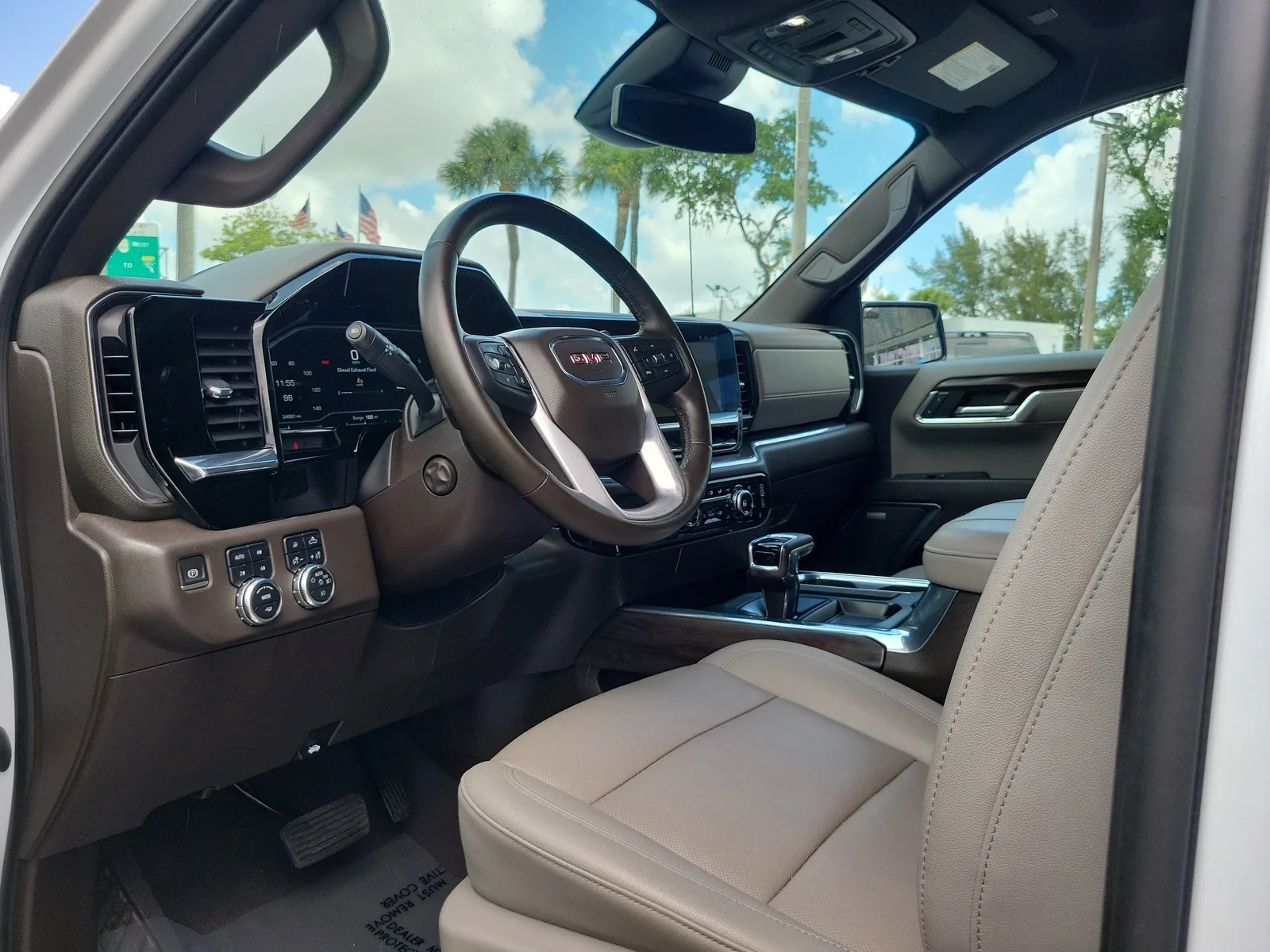 2023 GMC Sierra 1500 SLT photo 9