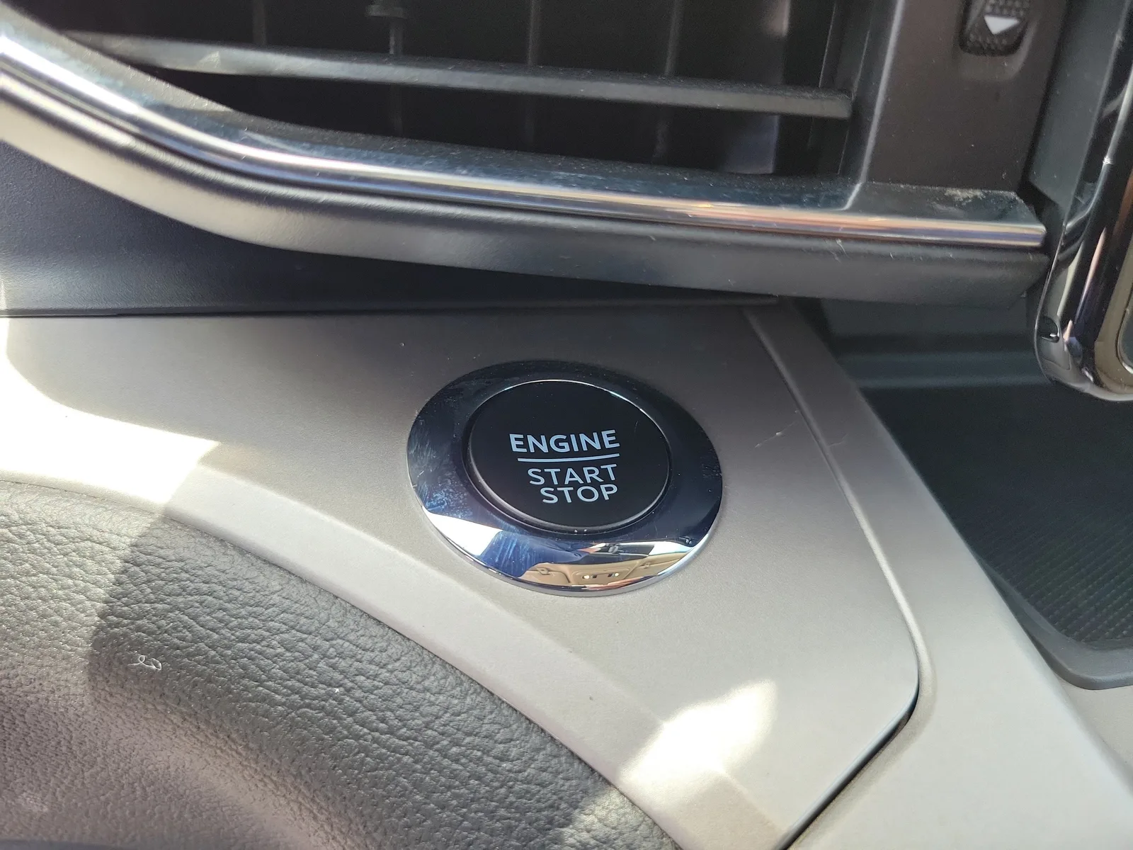 2024 Ford Explorer XLT photo 30