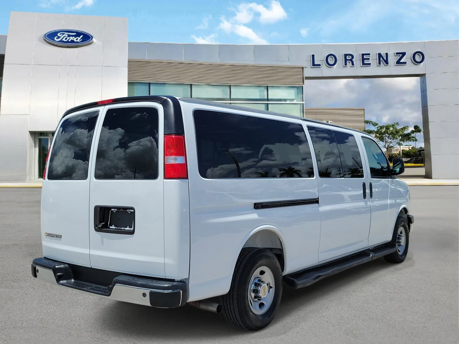 2025 Chevrolet Express Passenger LT photo 5