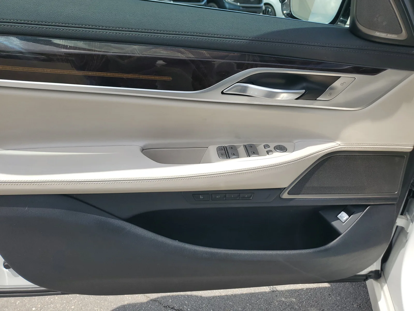 2022 BMW 7 Series 740i photo 25