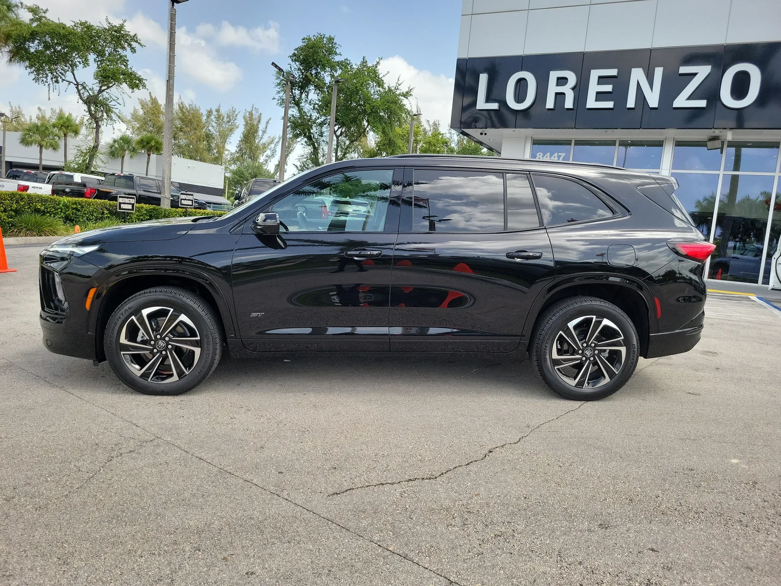 2026 Buick Enclave Sport Touring photo 8