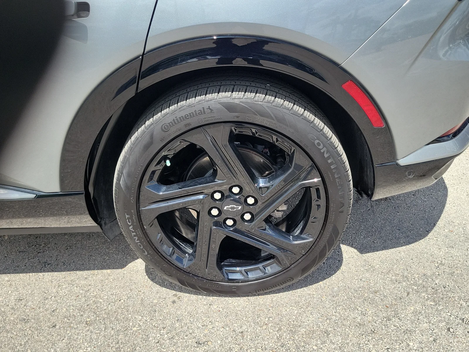 2024 Chevrolet Equinox EV RS photo 27