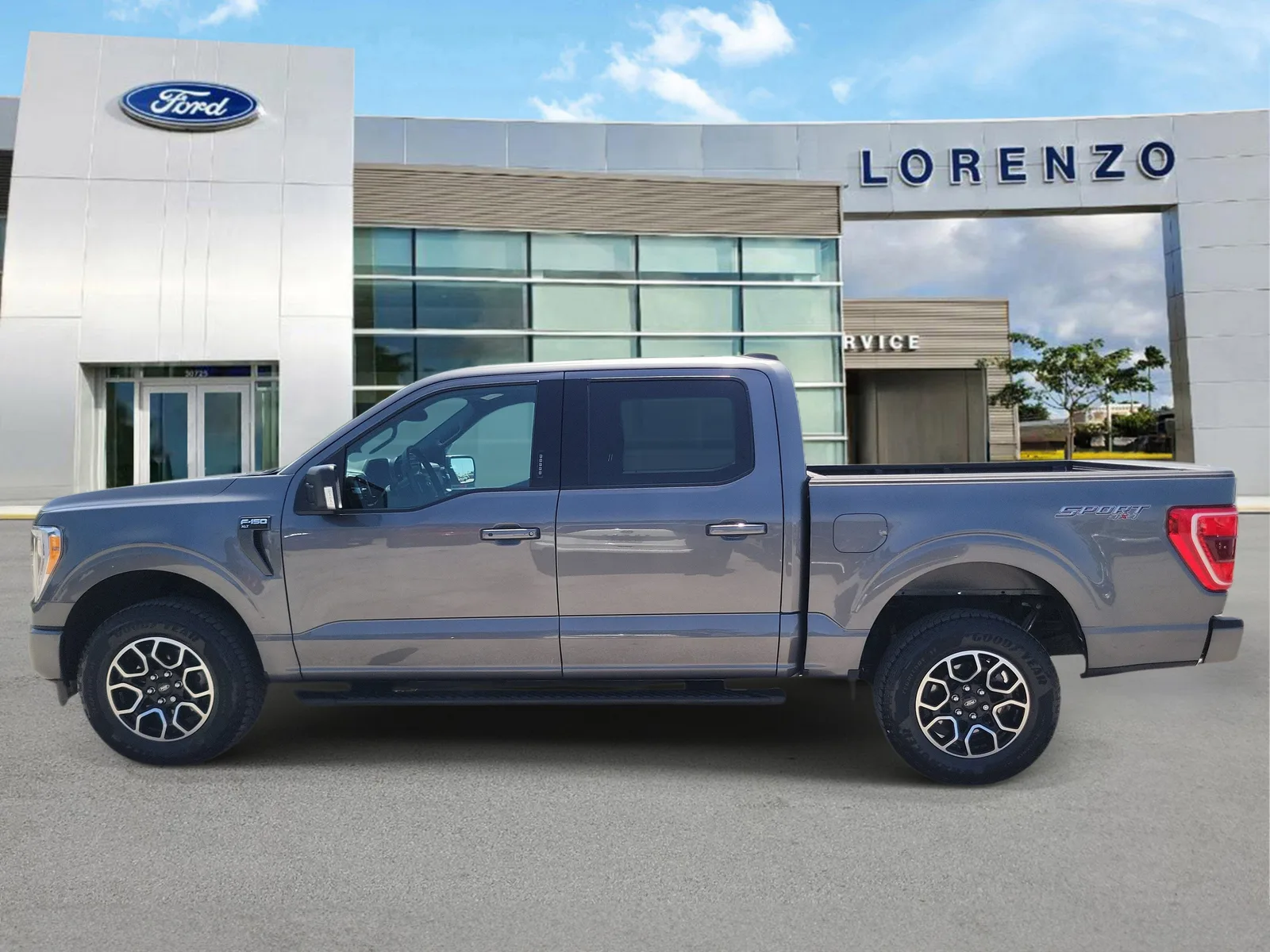 2023 Ford F-150 XLT 4WD photo 8