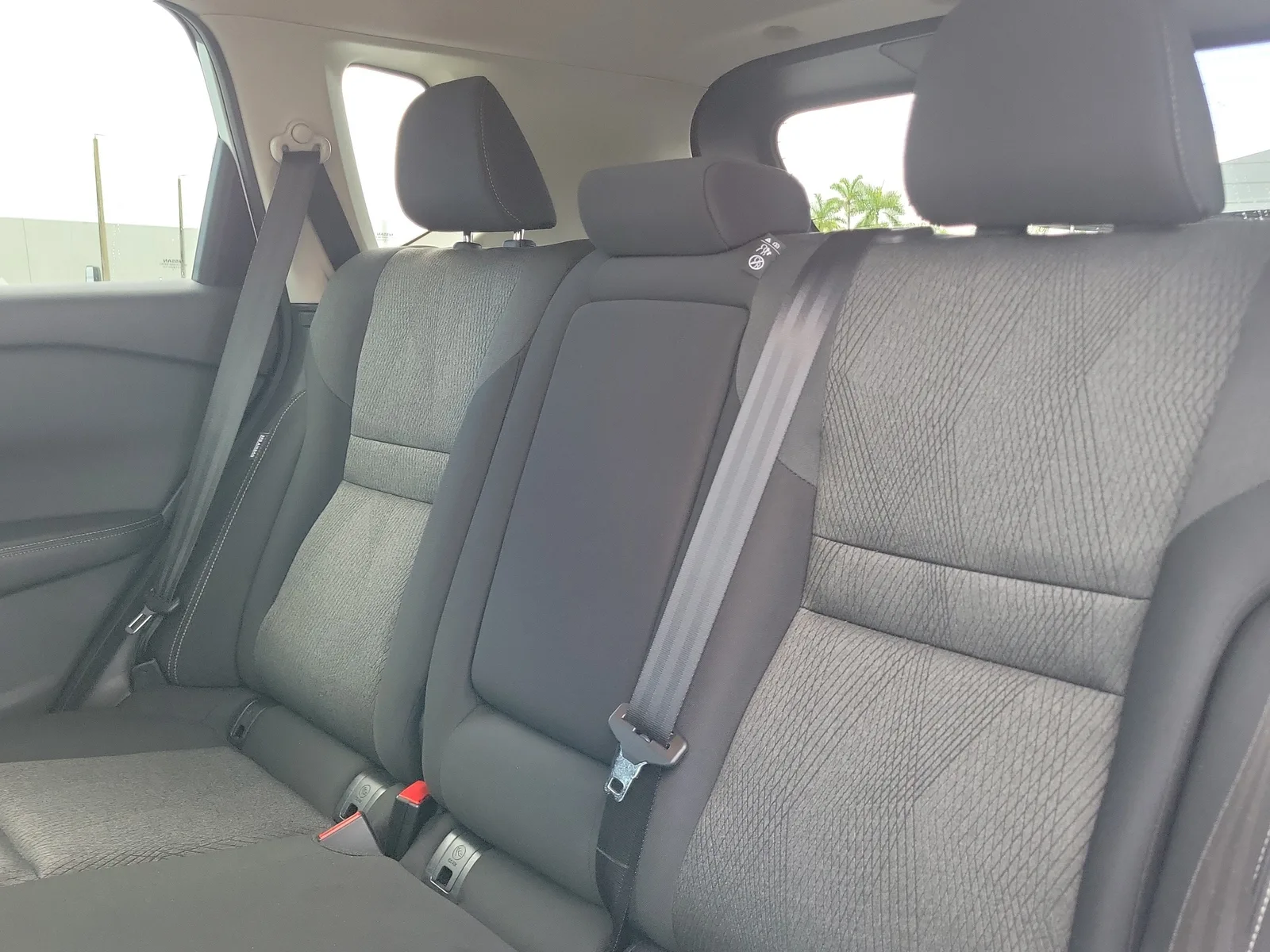 2025 Nissan Rogue SV photo 14