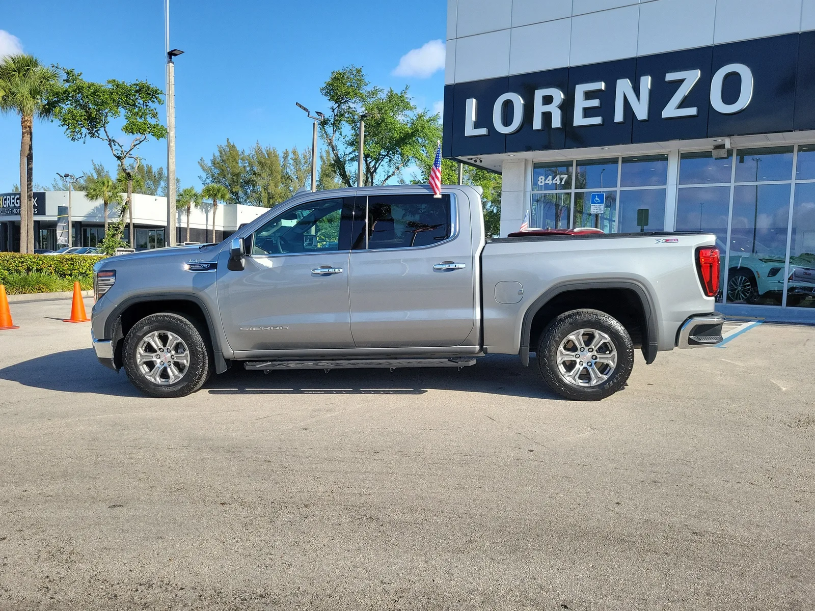 2024 GMC Sierra 1500 SLT photo 8