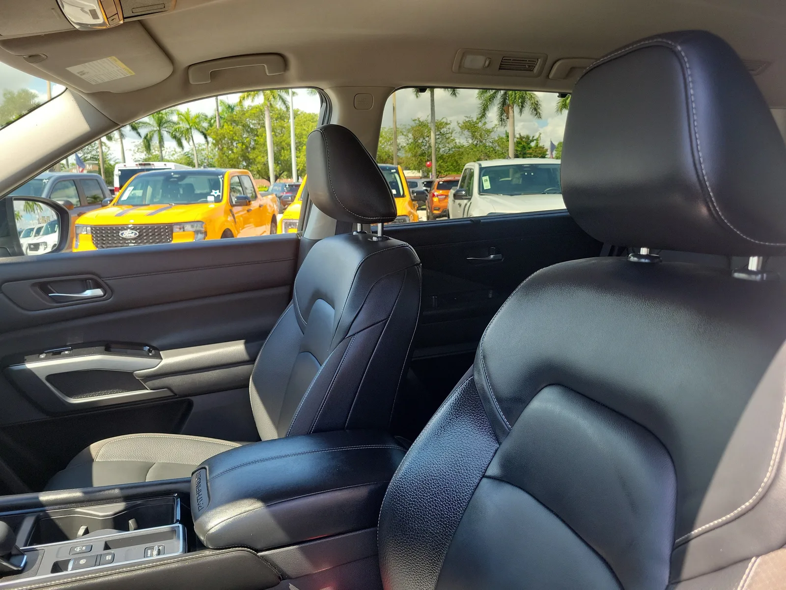 2022 Nissan Pathfinder SL photo 10