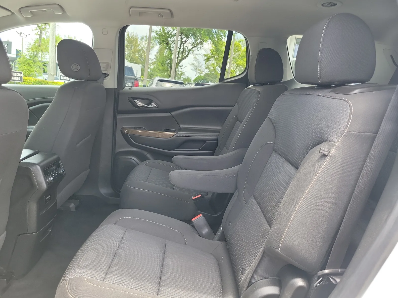 2021 GMC Acadia SLE photo 11
