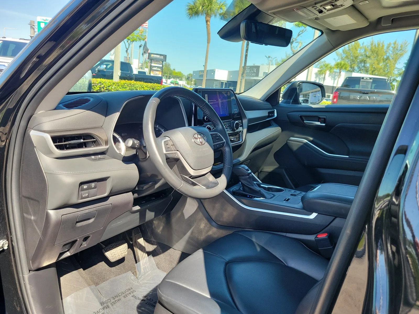 2023 Toyota Highlander L photo 9