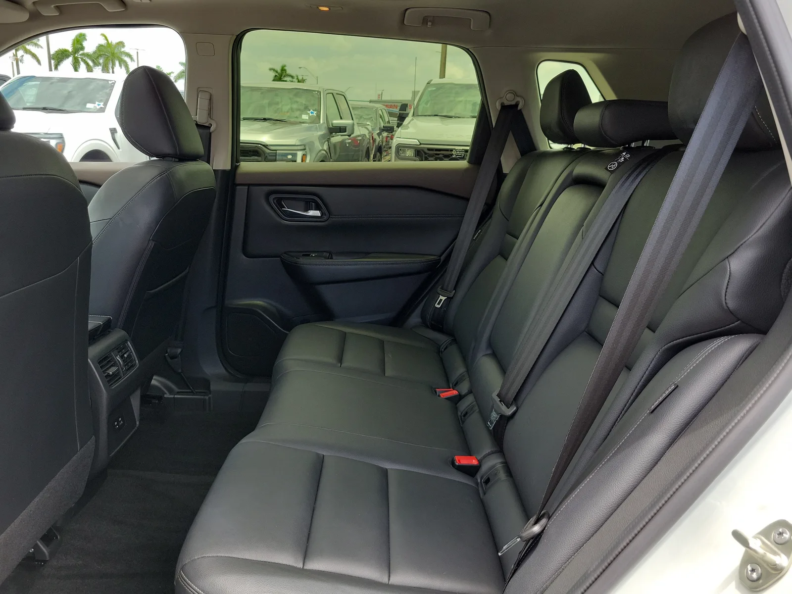 2023 Nissan Rogue SL 4WD photo 12