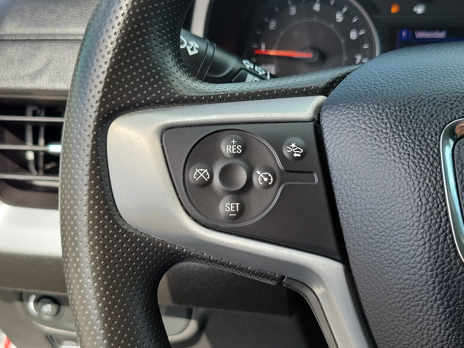 2023 GMC Terrain SLE photo 25