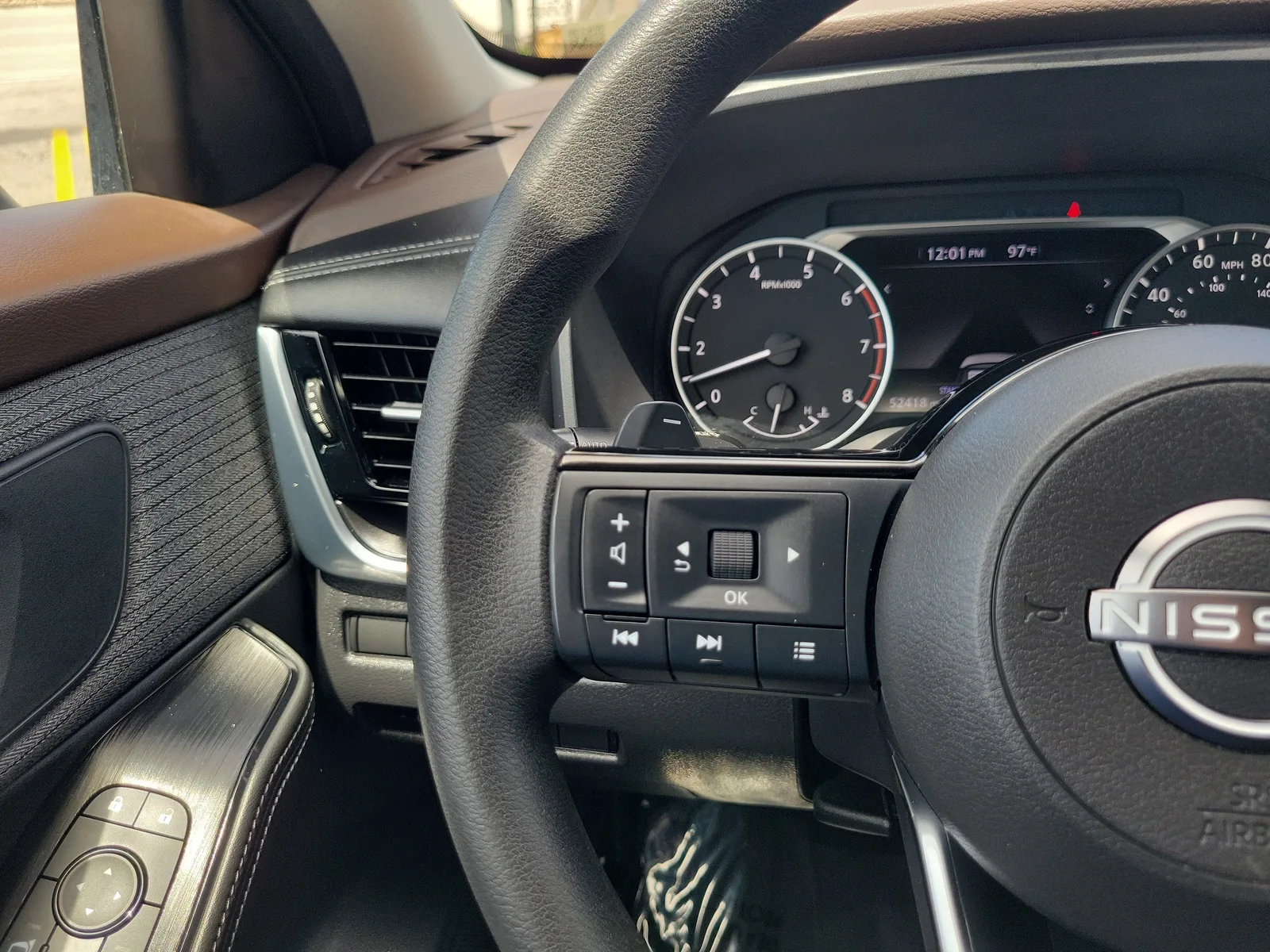 2022 Nissan Rogue SV photo 19