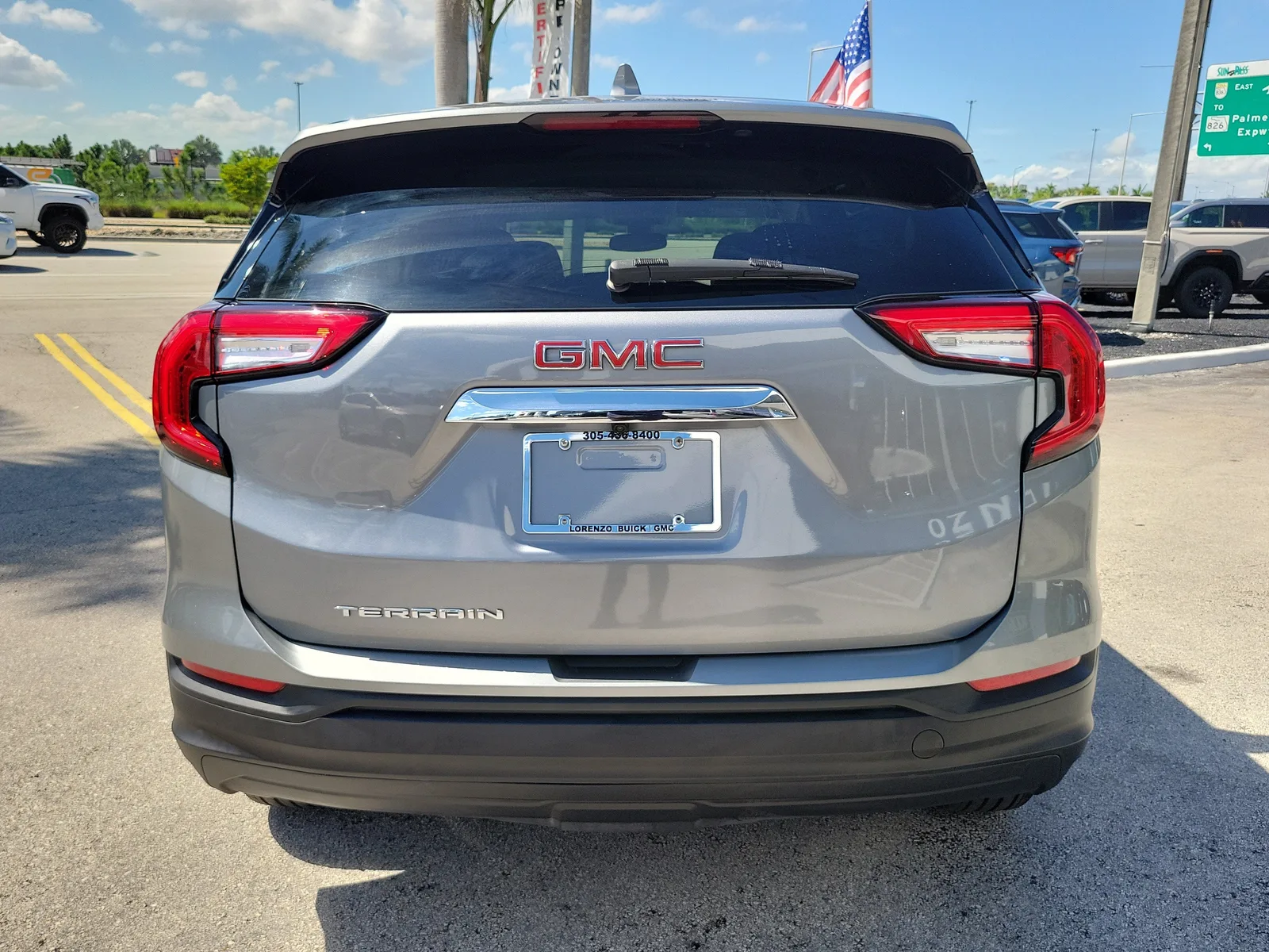 2024 GMC Terrain SLE photo 6