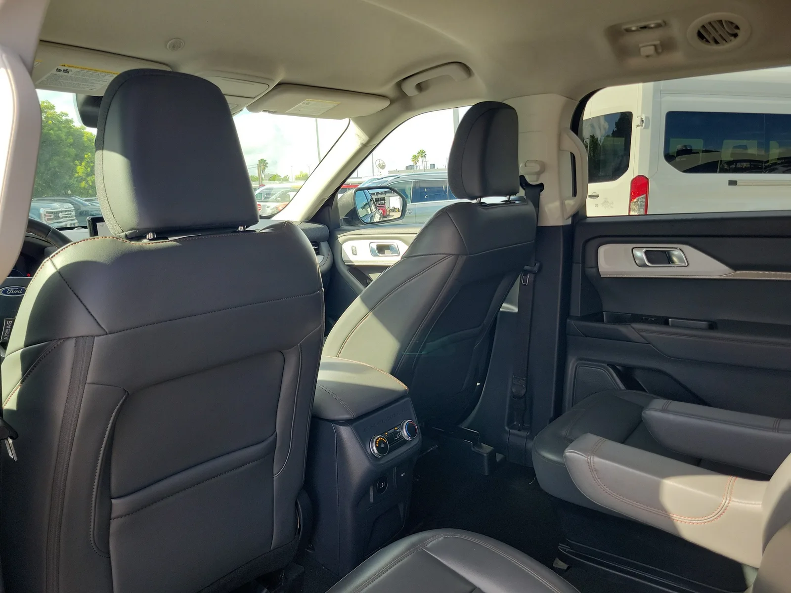 2025 Ford Explorer Active photo 16