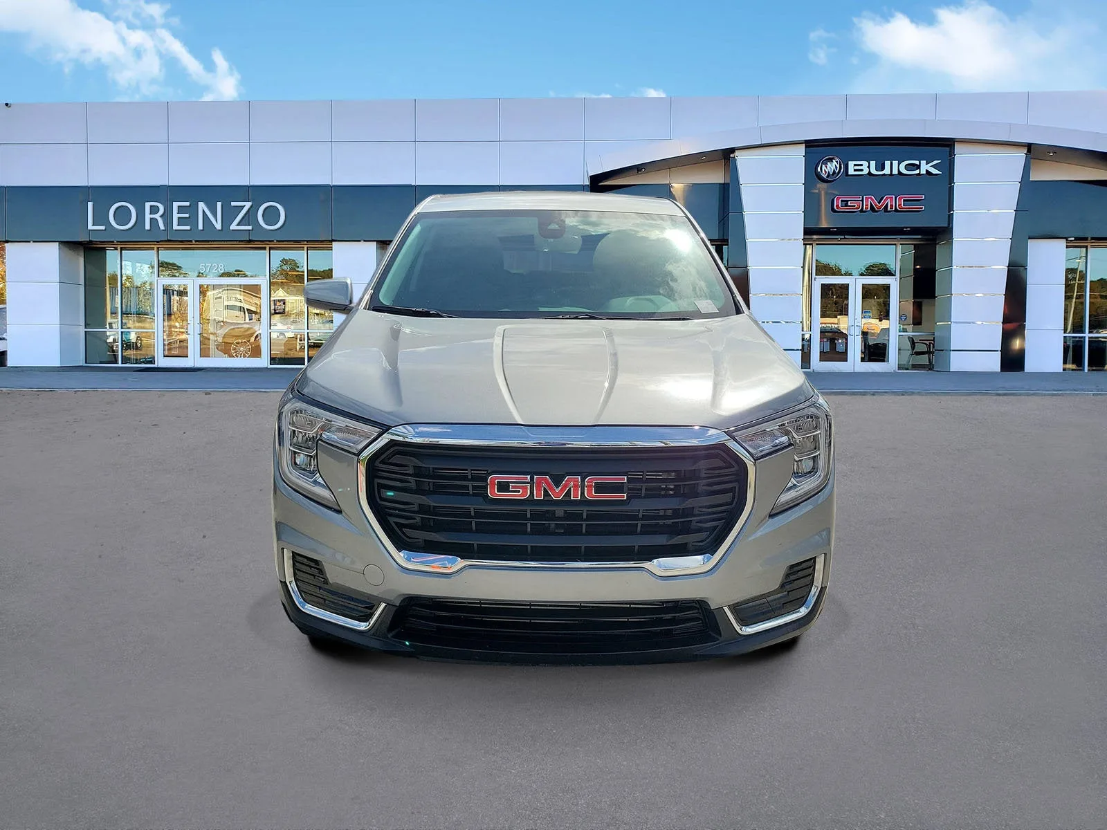 2024 GMC Terrain SLE photo 2