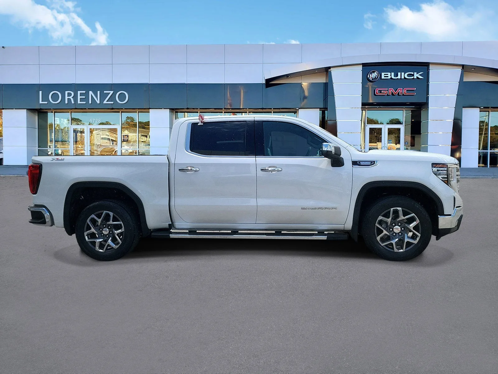 2023 GMC Sierra 1500 SLT photo 4