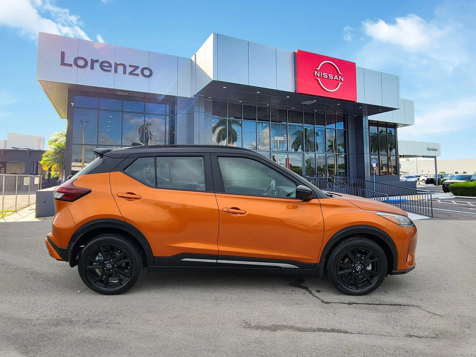 2024 Nissan Kicks SR photo 4