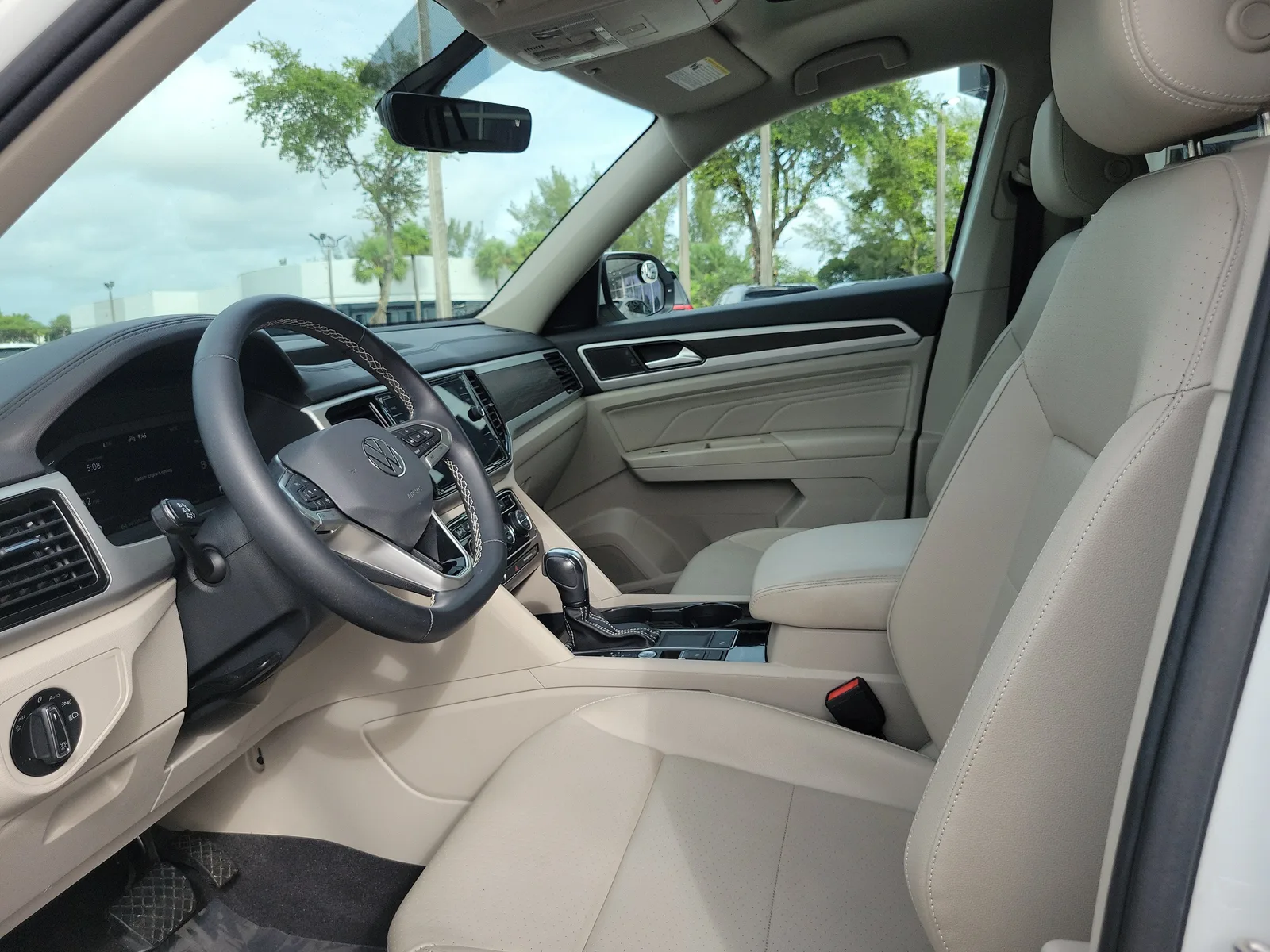 2022 Volkswagen Atlas 3.6L V6 SE w/Technology photo 12