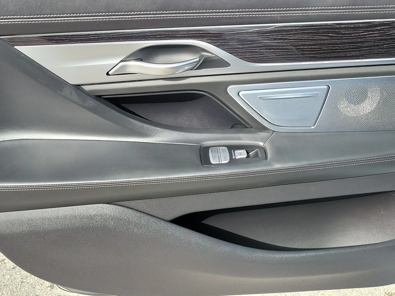 2017 BMW 7 Series 750i photo 27
