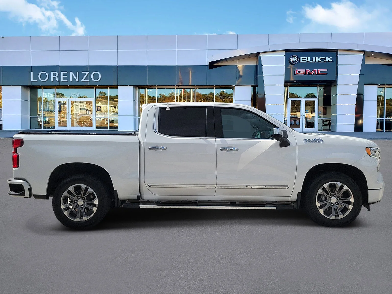 2023 Chevrolet Silverado 1500 High Country photo 4