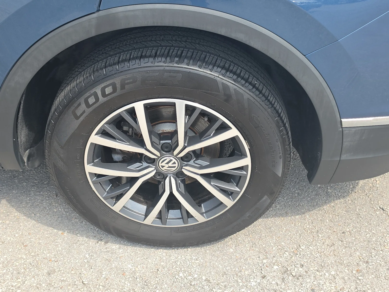 2020 Volkswagen Tiguan SE photo 26