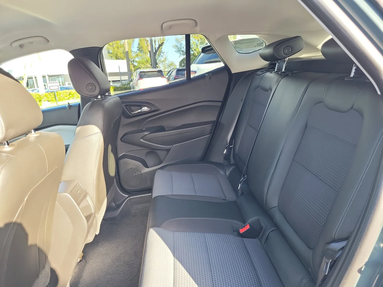 2025 Chevrolet Trax LT photo 12