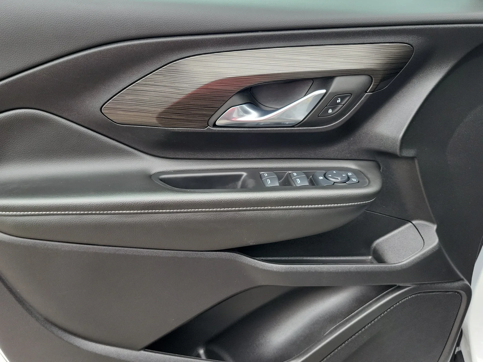 2024 GMC Terrain SLE photo 23