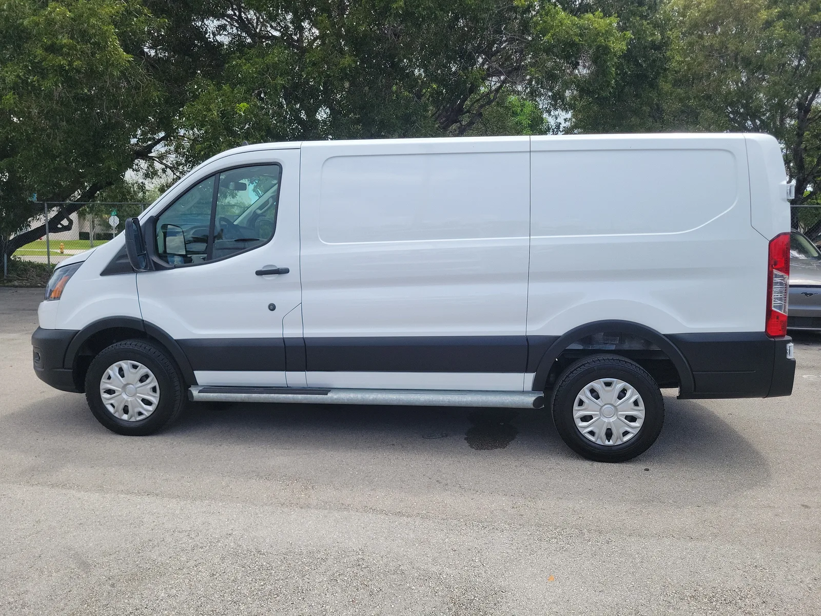 2025 Ford Transit Cargo Van T-250 130" Low Rf 9070 GVWR RWD photo 8