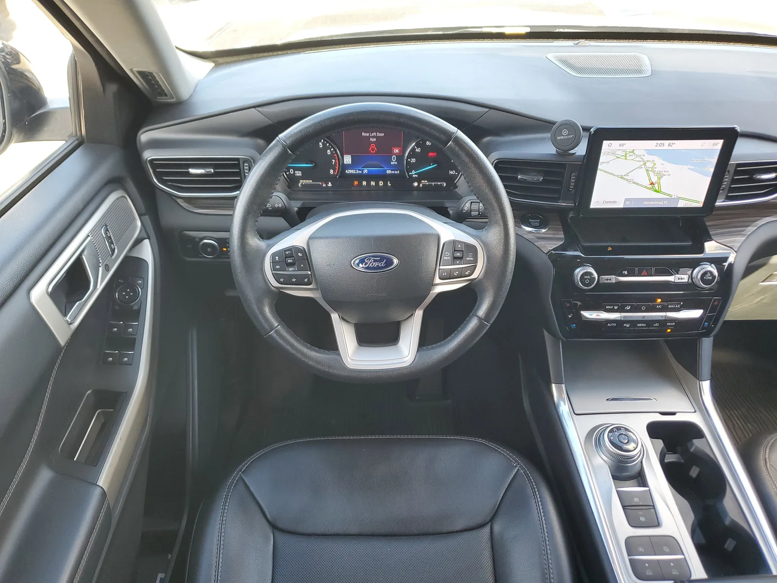 2023 Ford Explorer Limited photo 19