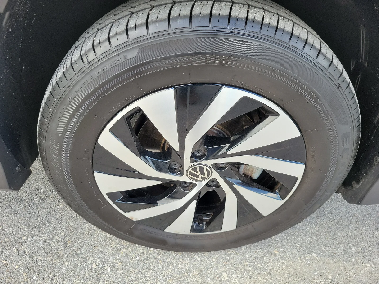 2025 Volkswagen Tiguan S photo 9