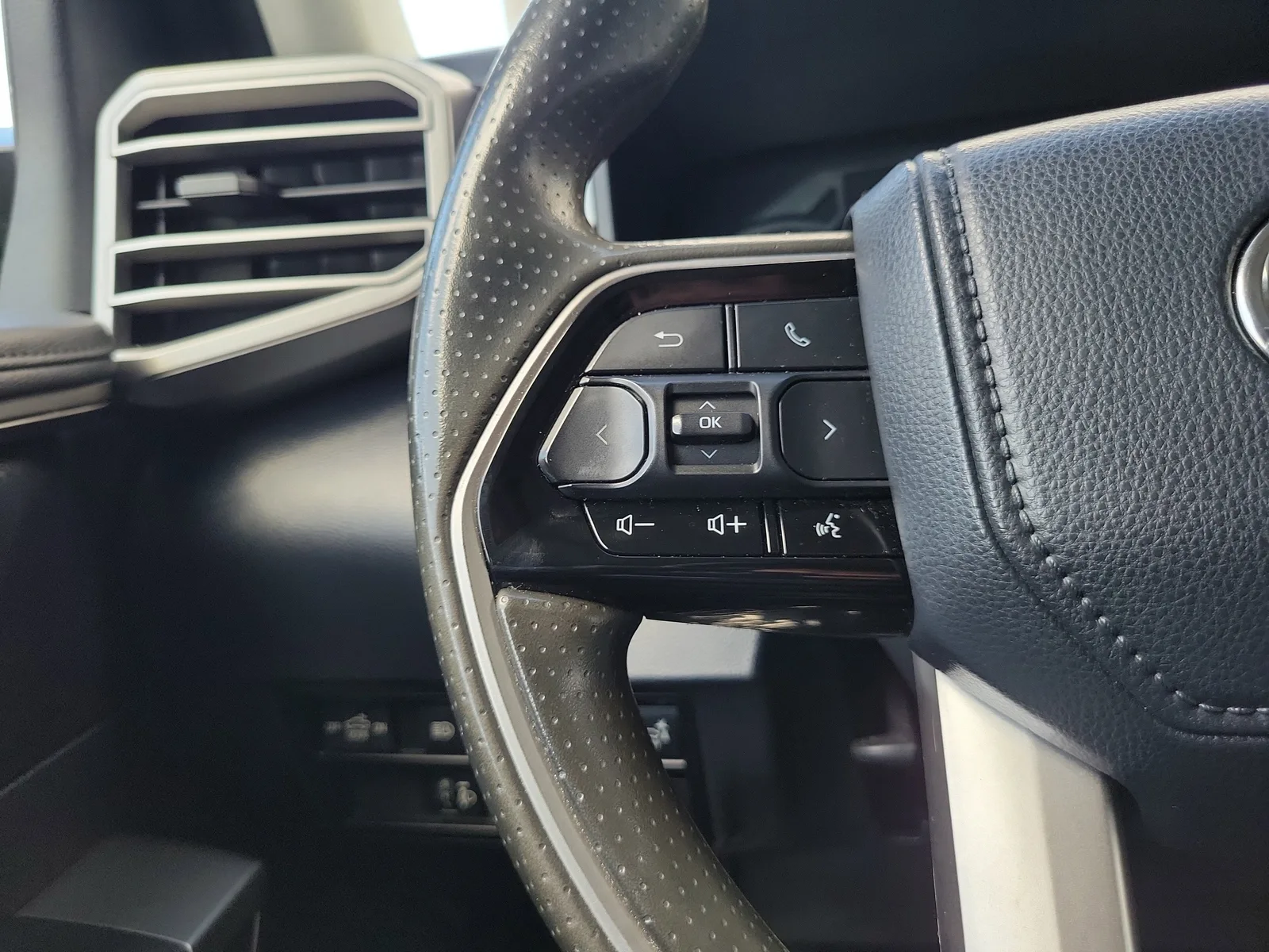 2022 Toyota Tundra 2WD SR5 photo 19