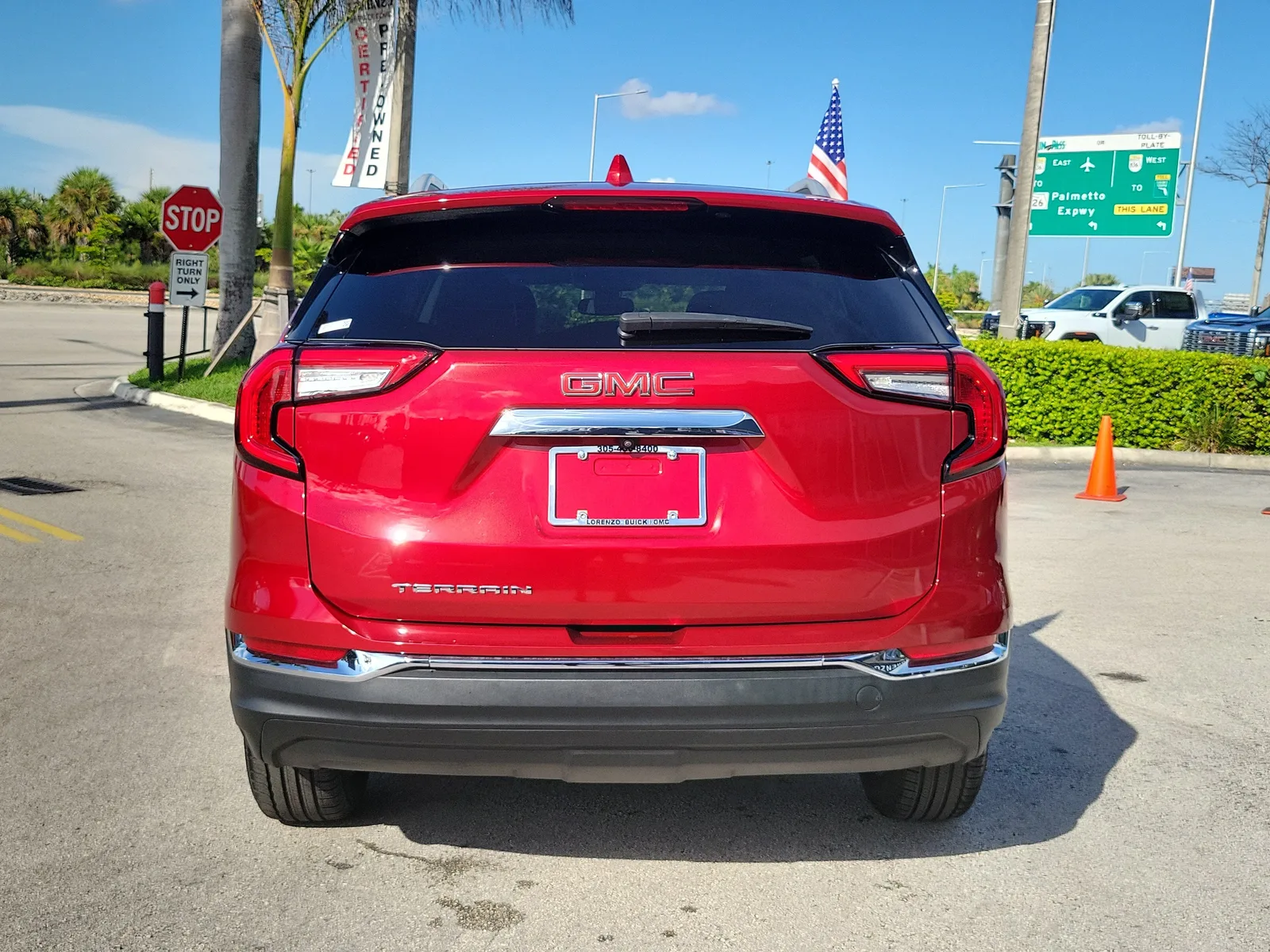 2024 GMC Terrain SLT photo 6