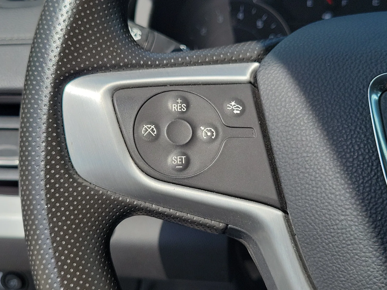 2024 GMC Terrain SLE photo 26