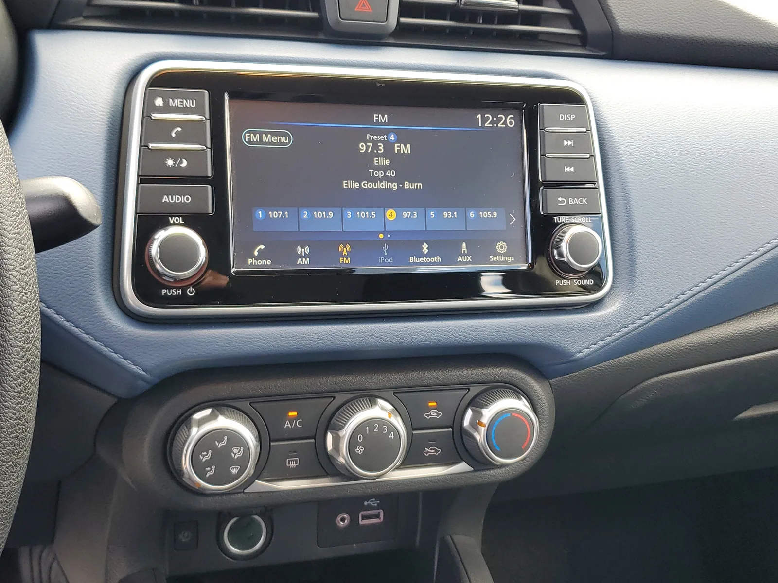 2025 Nissan Versa SV photo 21