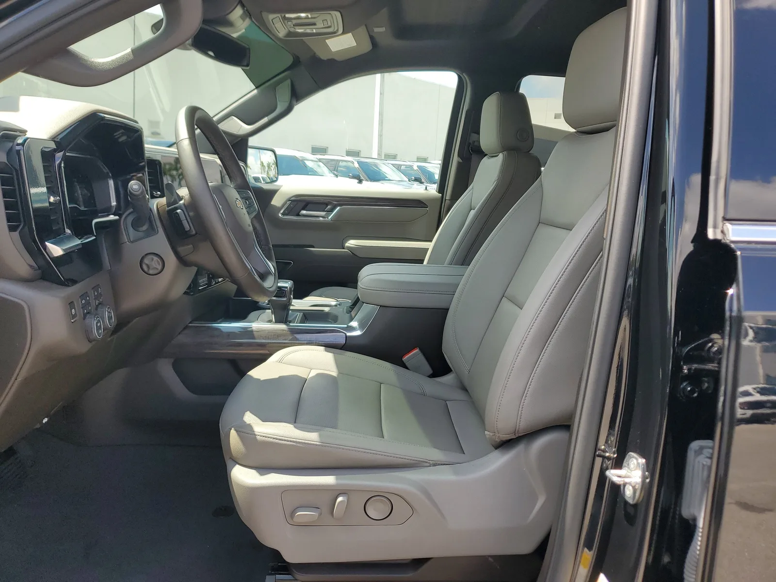 2024 Chevrolet Silverado 1500 LTZ photo 11