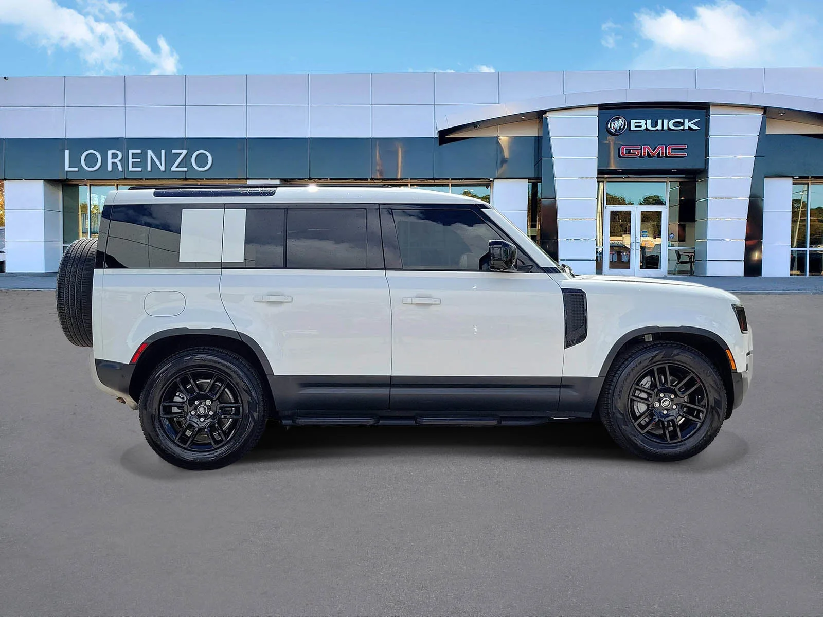2025 Land Rover Defender S photo 4