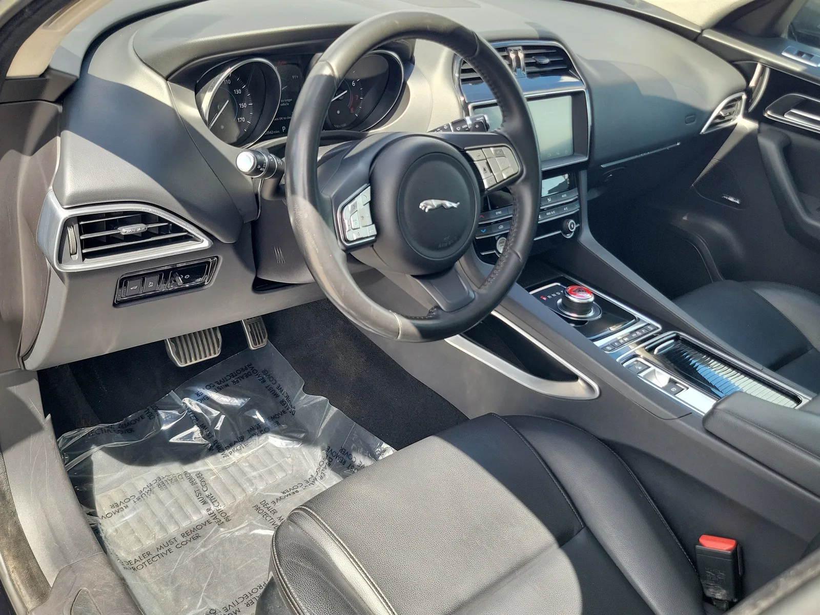 2019 Jaguar F-PACE 25t photo 9