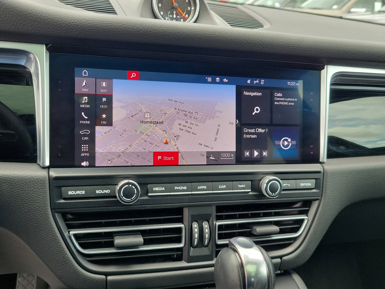 2021 Porsche Macan Base photo 10