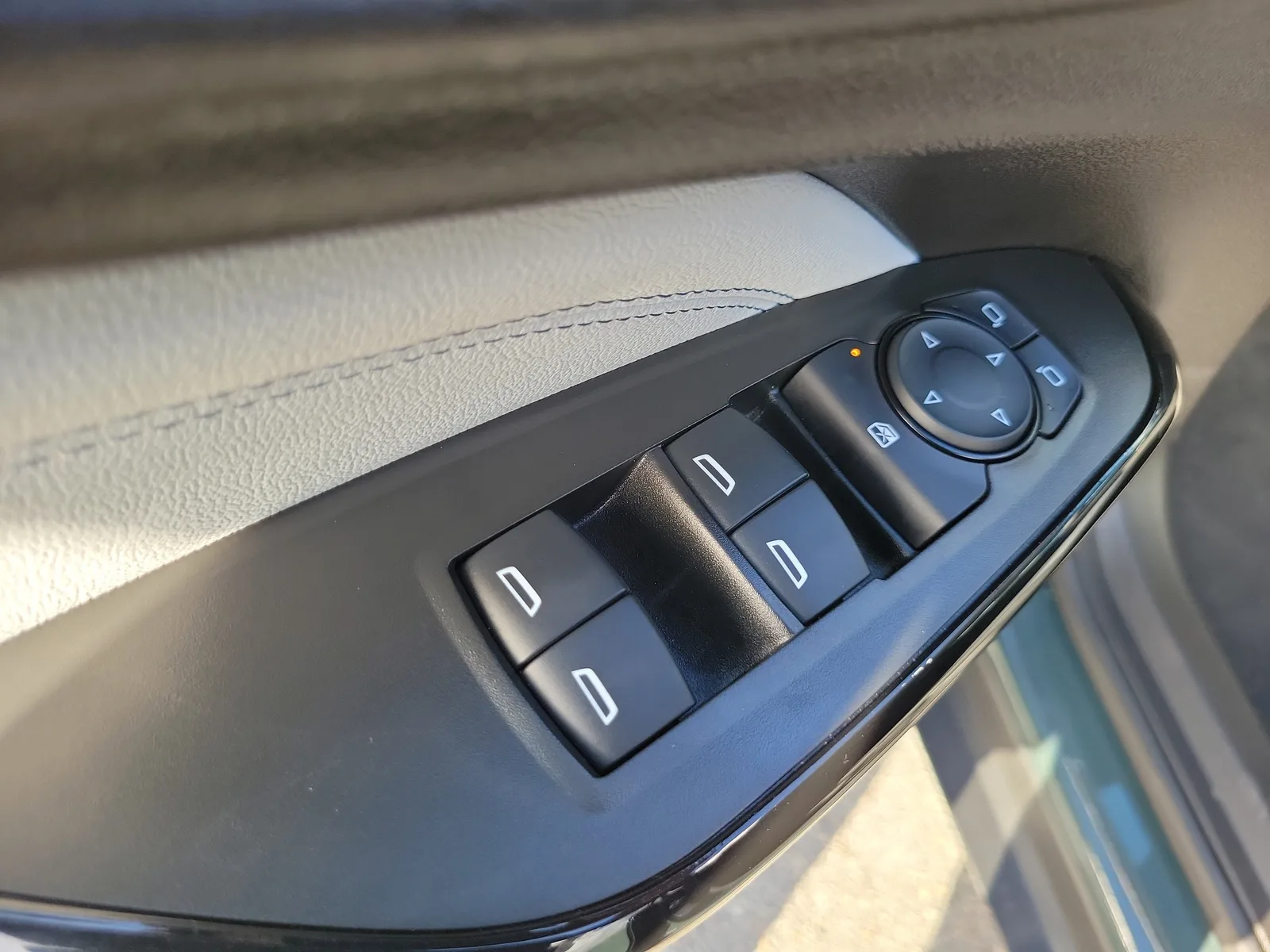 2025 Chevrolet Trax LT photo 23
