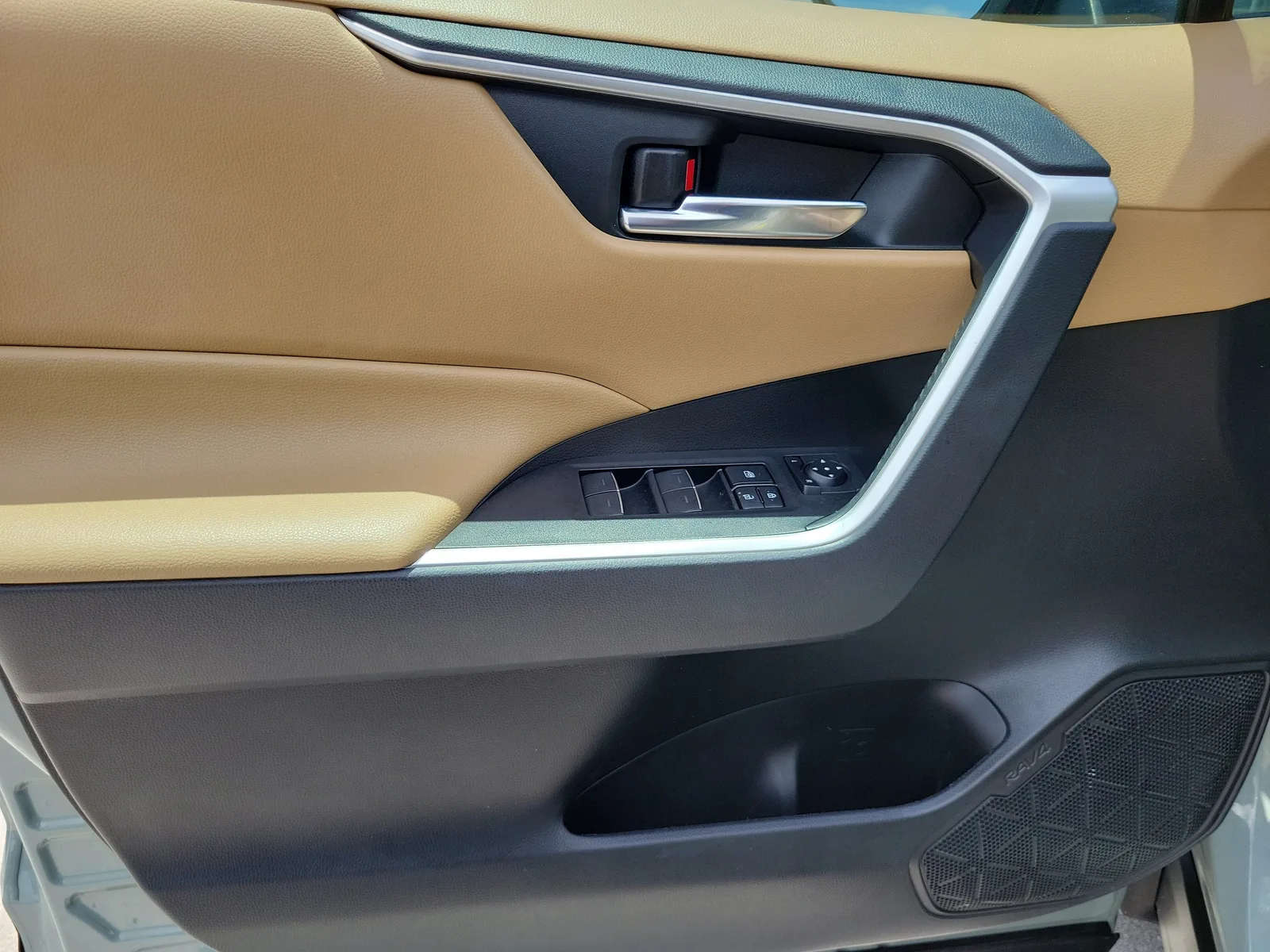 2022 Toyota RAV4 XLE photo 20