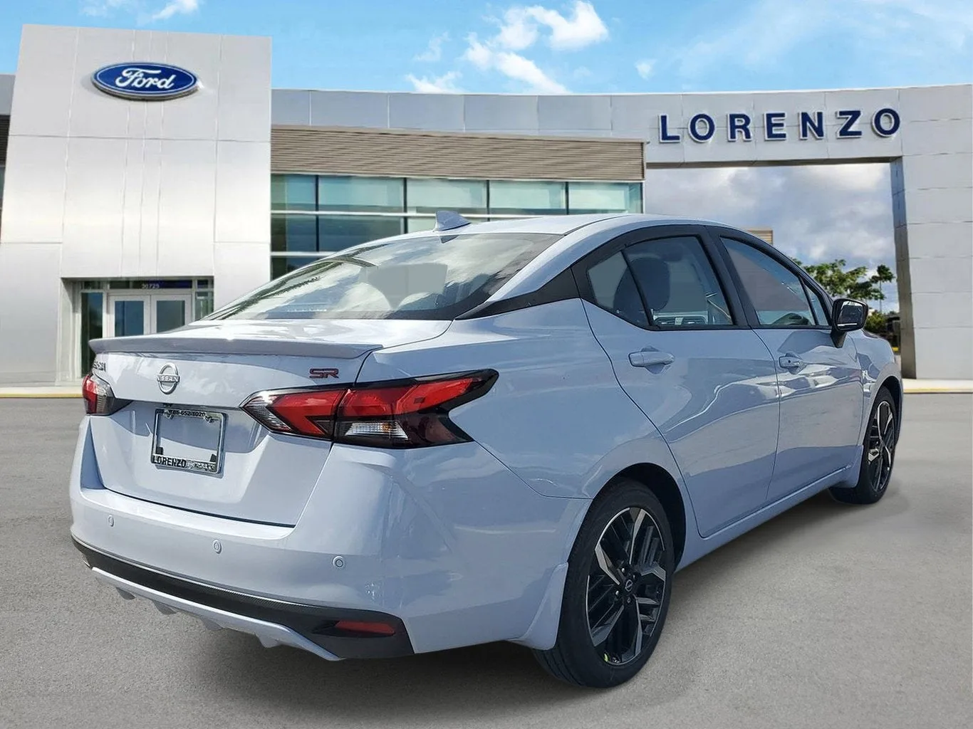 2025 Nissan Versa SR photo 4